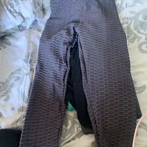 Scrunch butt leggings size small